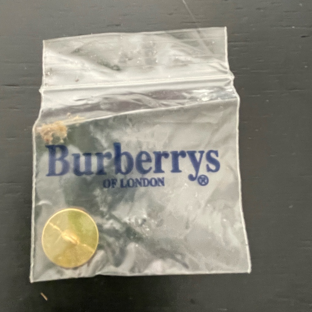 Burberrys Button Extra